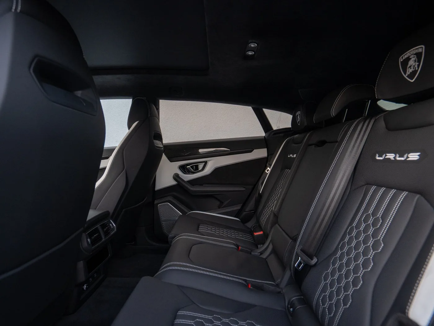 2025 Lamborghini Urus S angeboten von einem Fachhändler in Singen, Deutschland, Foto 11 von 15
