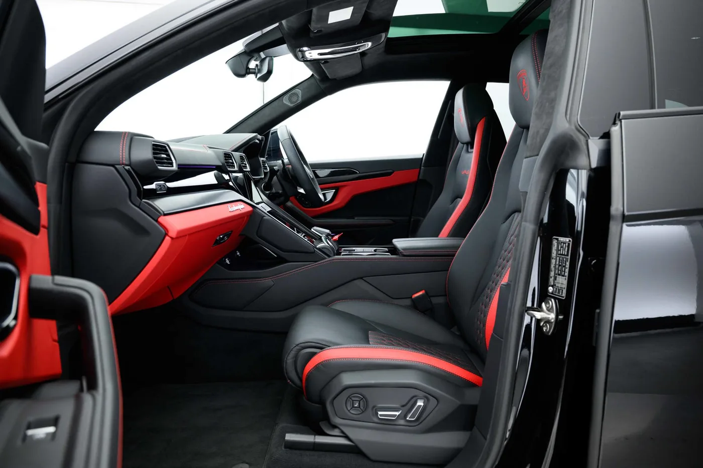 2025 Lamborghini Urus S angeboten von einer Vertragshändlergruppe in Hatfield, Vereinigtes Königreich, Foto 6 von 20