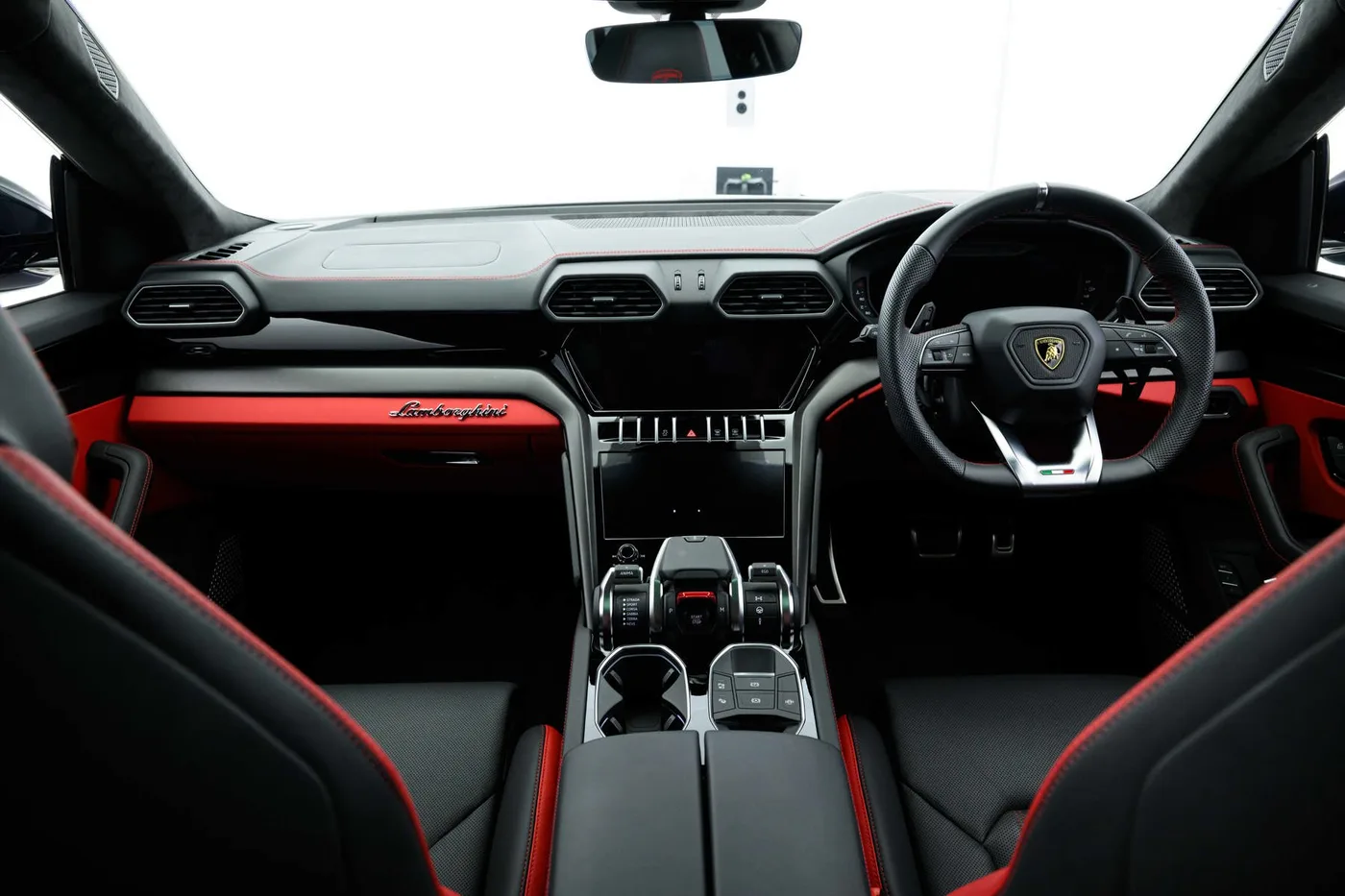 2025 Lamborghini Urus S angeboten von einer Vertragshändlergruppe in Hatfield, Vereinigtes Königreich, Foto 10 von 20