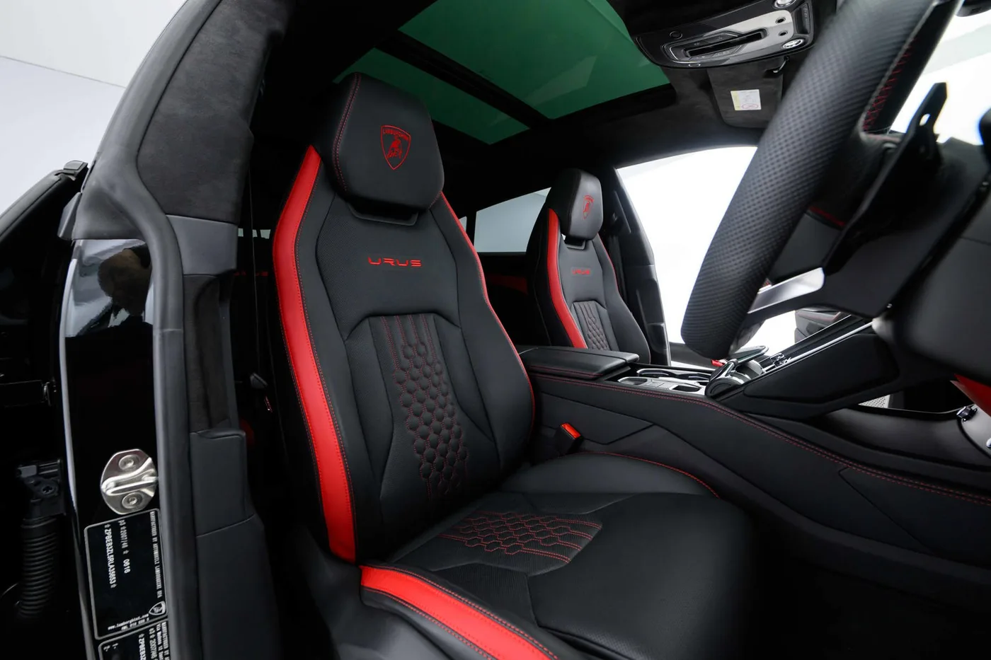 2025 Lamborghini Urus S angeboten von einer Vertragshändlergruppe in Hatfield, Vereinigtes Königreich, Foto 18 von 20