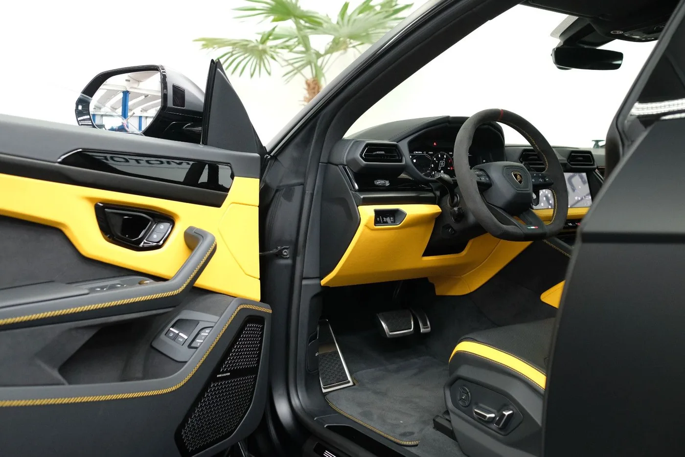 2025 Lamborghini Urus SE angeboten von einem Fachhändler in Nuremberg, Deutschland, Foto 8 von 15