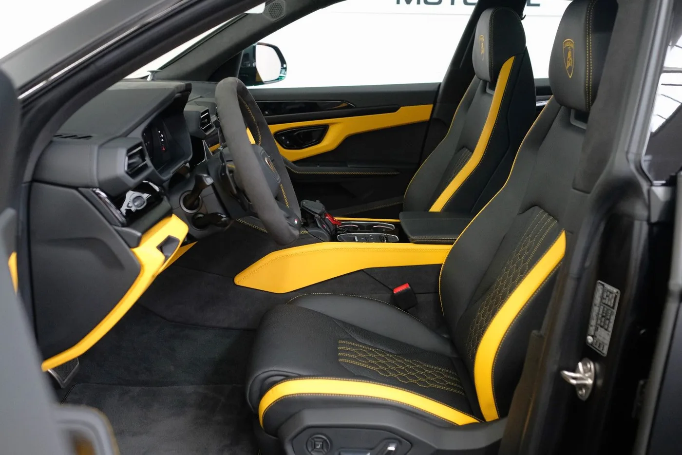 2025 Lamborghini Urus SE angeboten von einem Fachhändler in Nuremberg, Deutschland, Foto 9 von 15