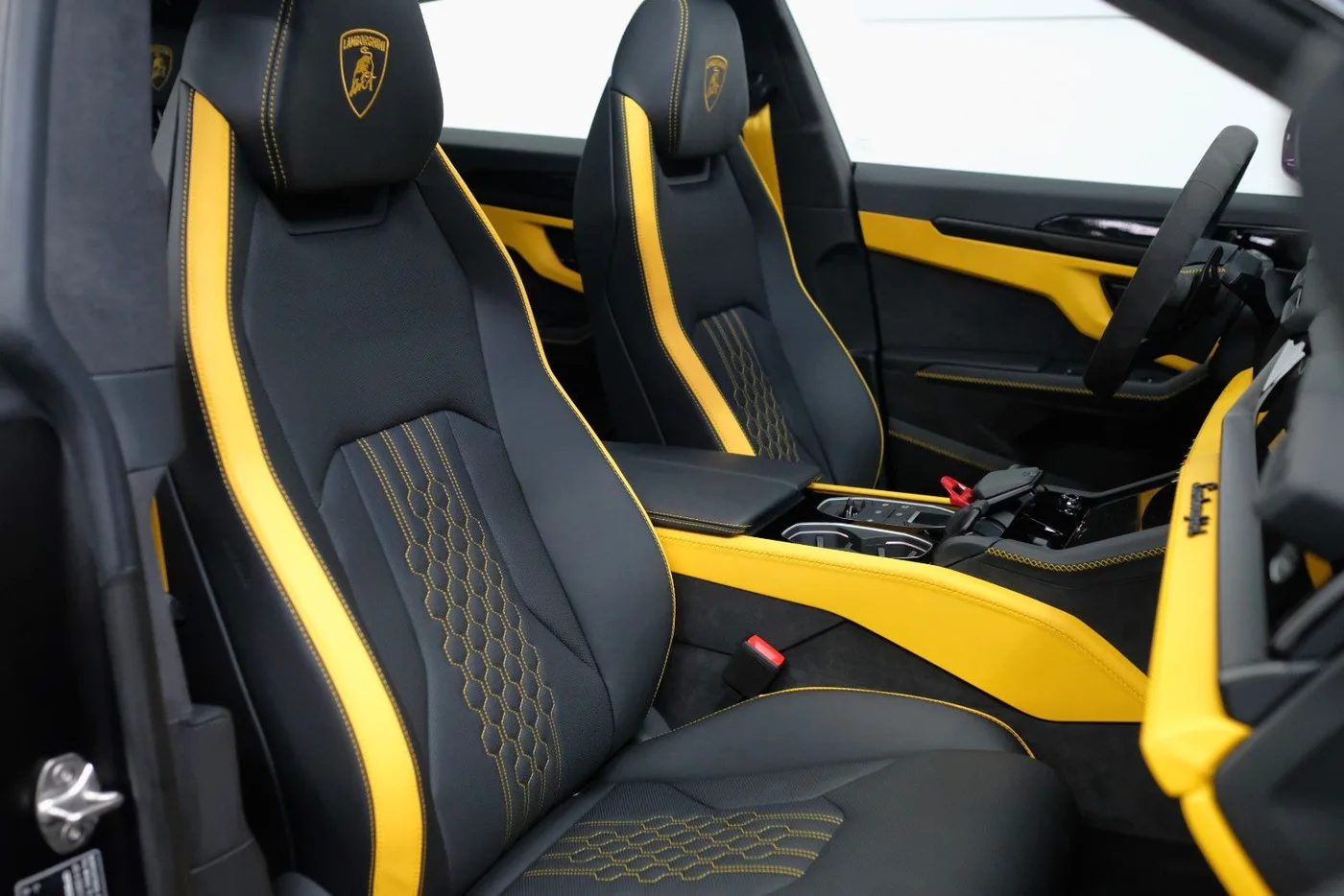 2025 Lamborghini Urus SE angeboten von einem Fachhändler in Nuremberg, Deutschland, Foto 10 von 15