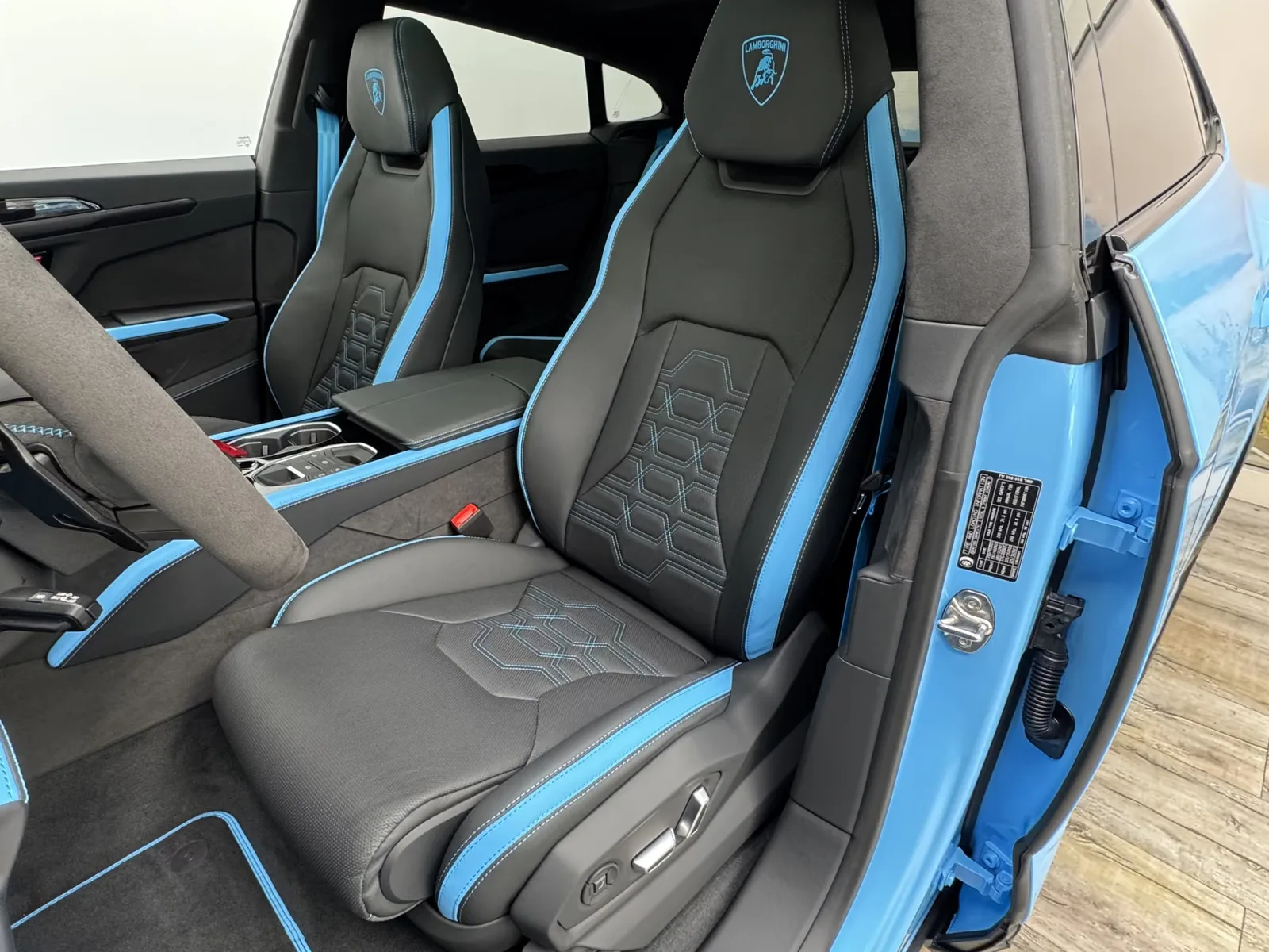 2025 Lamborghini Urus SE, 14/30