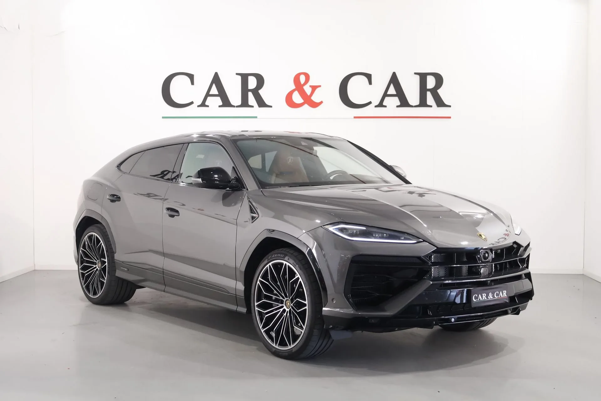 2025 Lamborghini Urus SE proposée par un spécialiste de la supercar à Zibido San Giacomo, Italie, photo principale