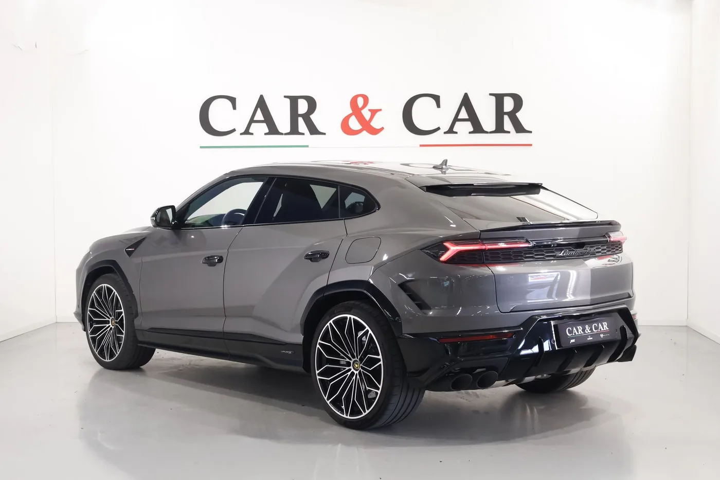 2025 Lamborghini Urus SE angeboten von einem Supersportwagenhändler in Zibido San Giacomo, Italien, Foto 2 von 25