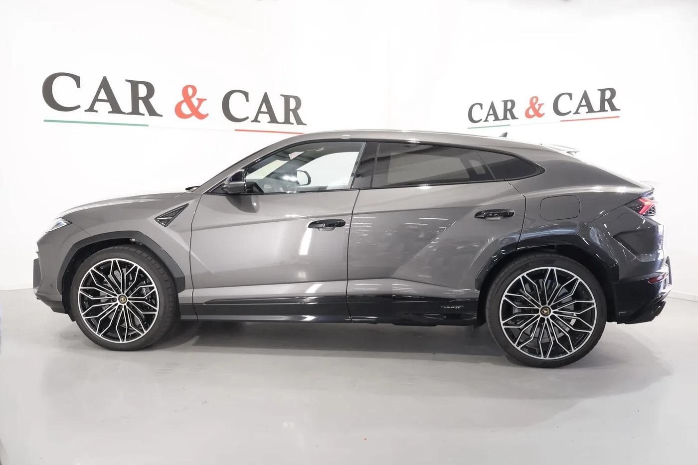 2025 Lamborghini Urus SE angeboten von einem Supersportwagenhändler in Zibido San Giacomo, Italien, Foto 6 von 25