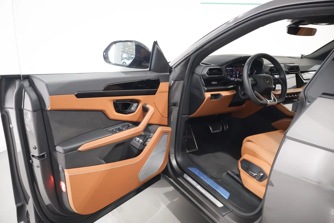 2025 Lamborghini Urus SE angeboten von einem Supersportwagenhändler in Zibido San Giacomo, Italien, Foto 10 von 25