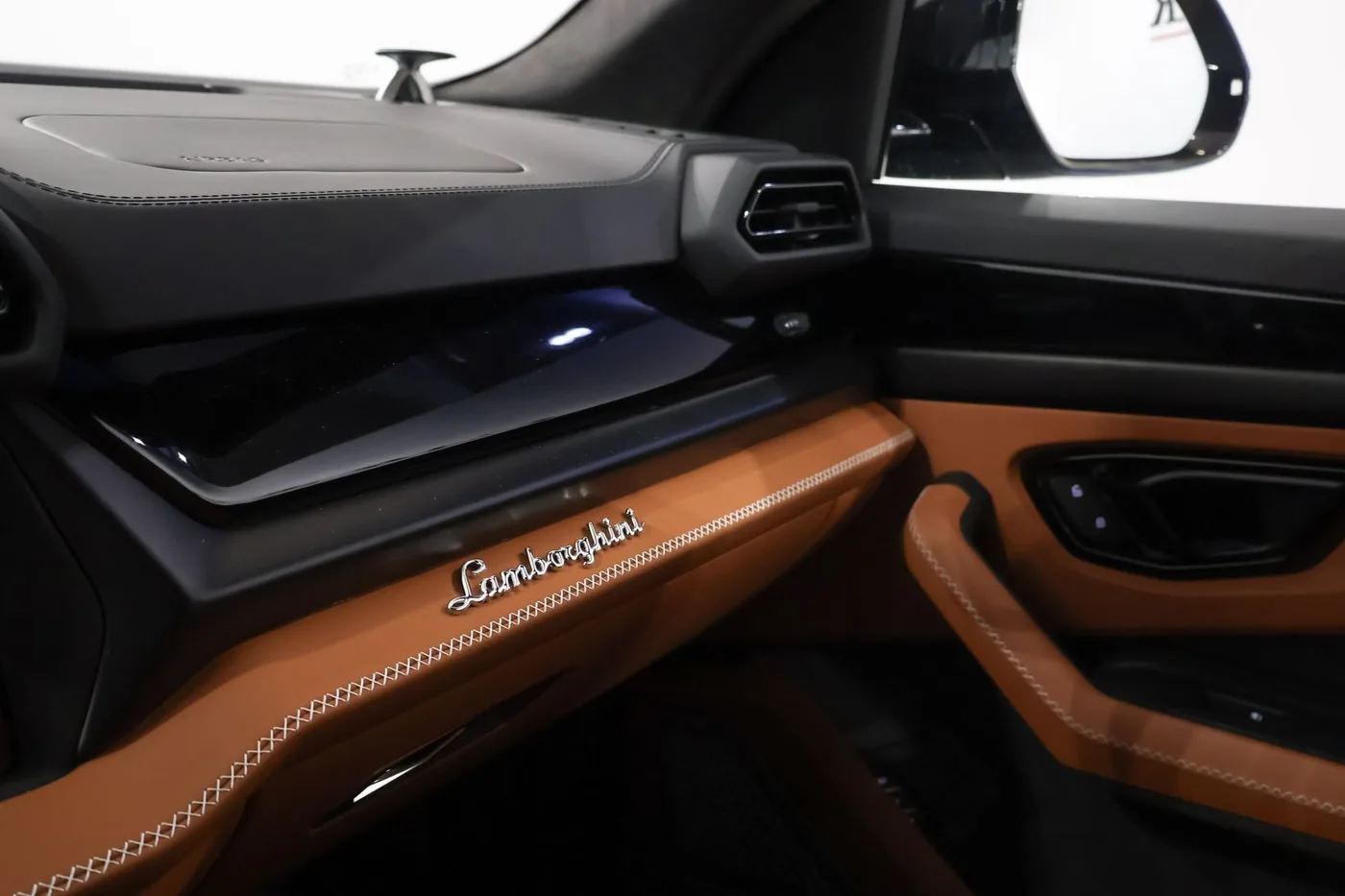 2025 Lamborghini Urus SE angeboten von einem Supersportwagenhändler in Zibido San Giacomo, Italien, Foto 15 von 25