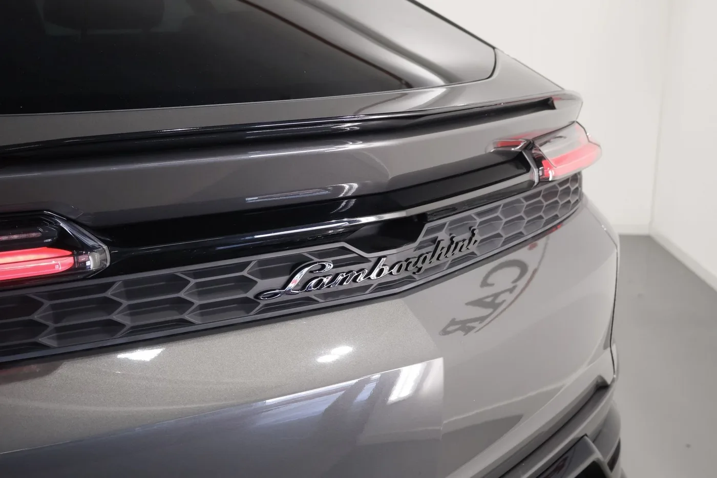 2025 Lamborghini Urus SE angeboten von einem Supersportwagenhändler in Zibido San Giacomo, Italien, Foto 19 von 25