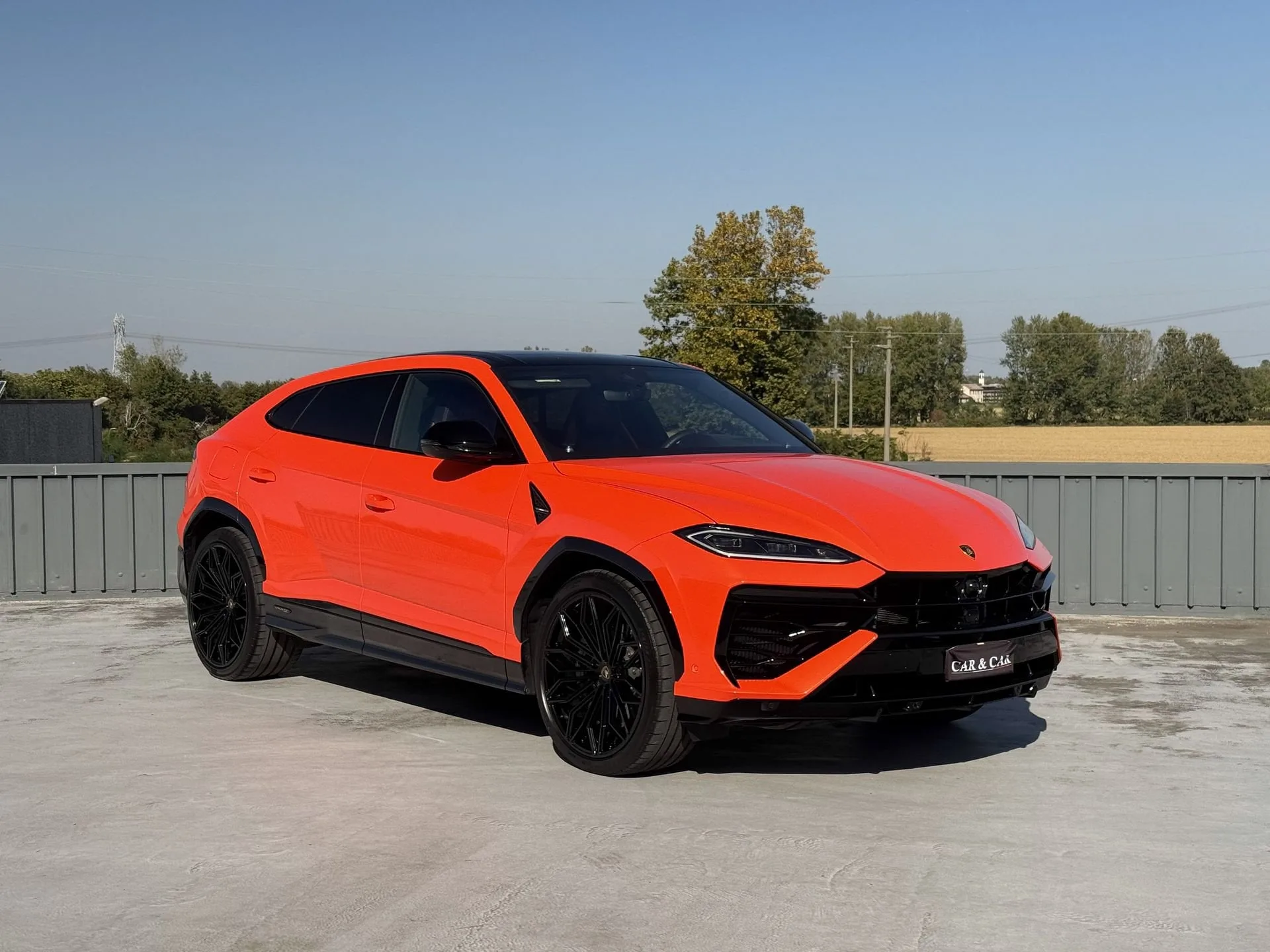 2025 Lamborghini Urus SE proposé par un concessionnaire spécialisé à Zibido San Giacomo, Italie, photo principale
