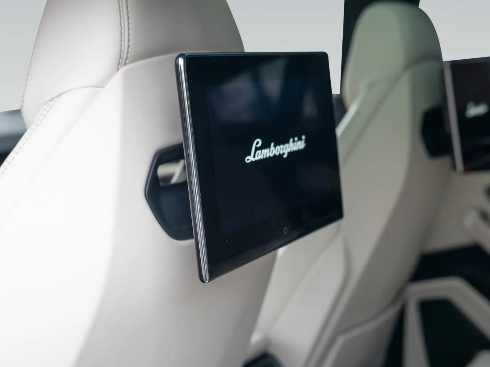 2025 Lamborghini Urus SE, 19/30