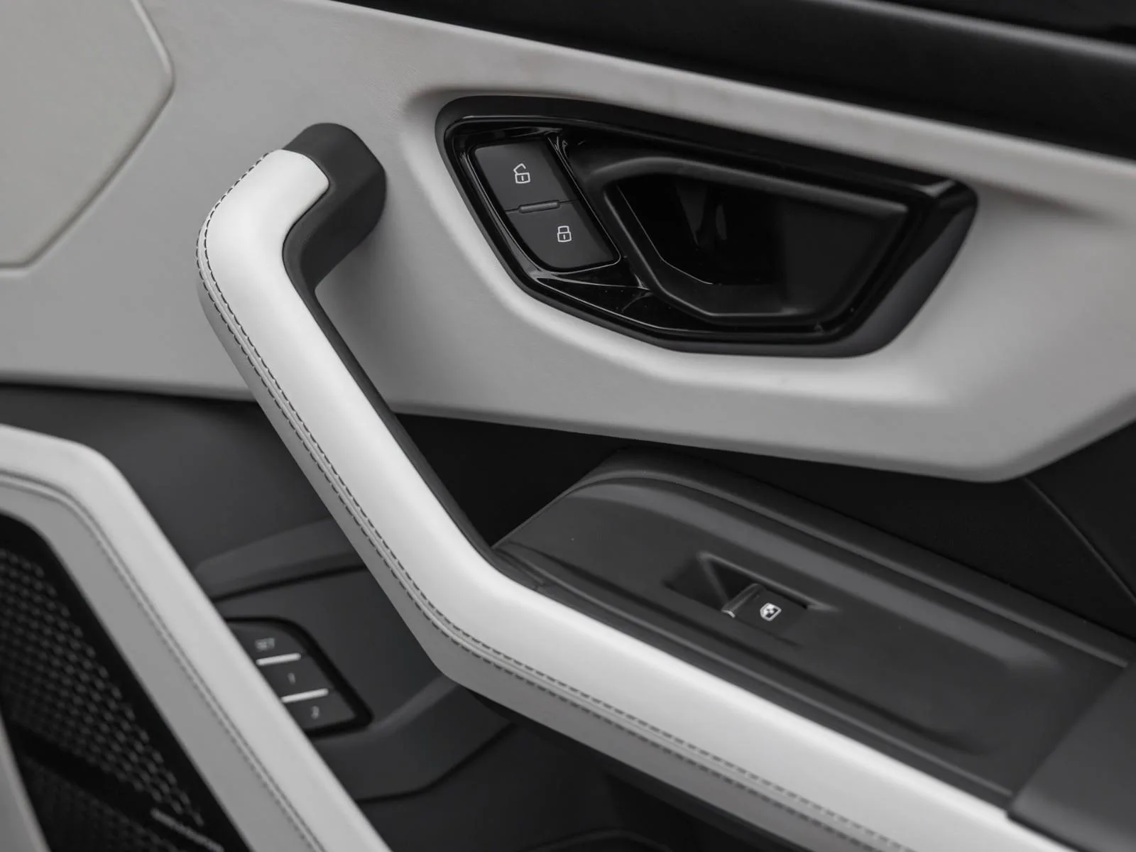2025 Lamborghini Urus SE, 25/30