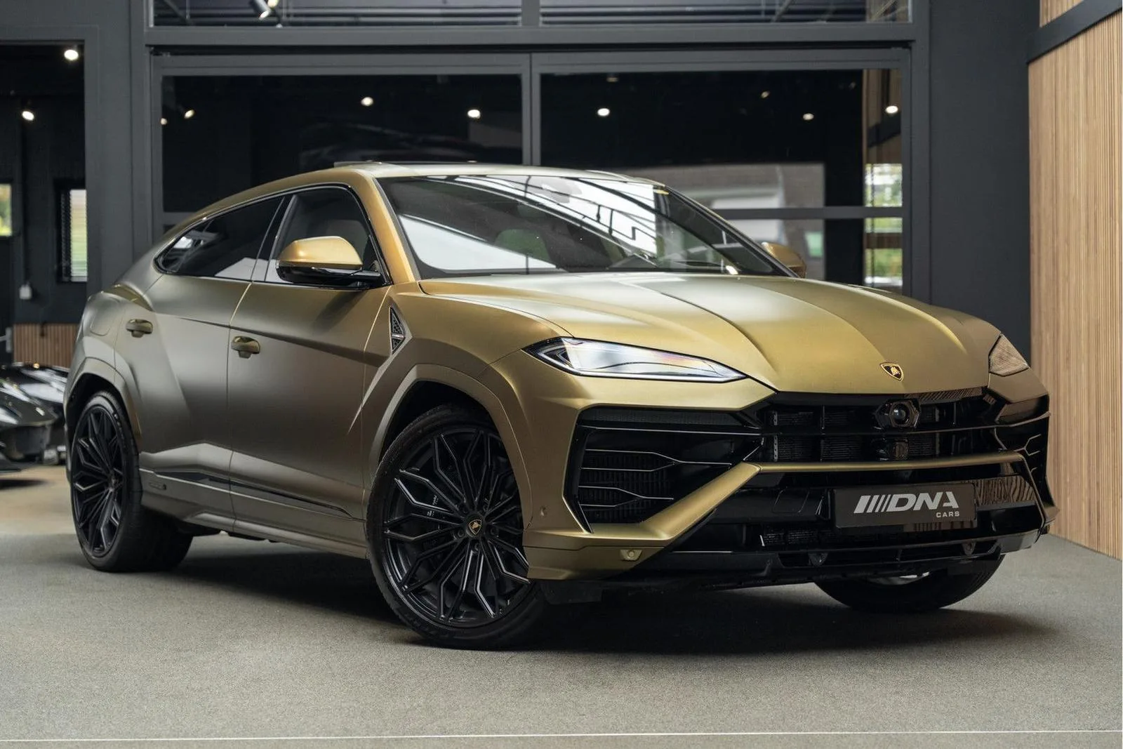 2025 Lamborghini Urus SE offered by a specialist dealer in Naarden, Netherlands, main photo