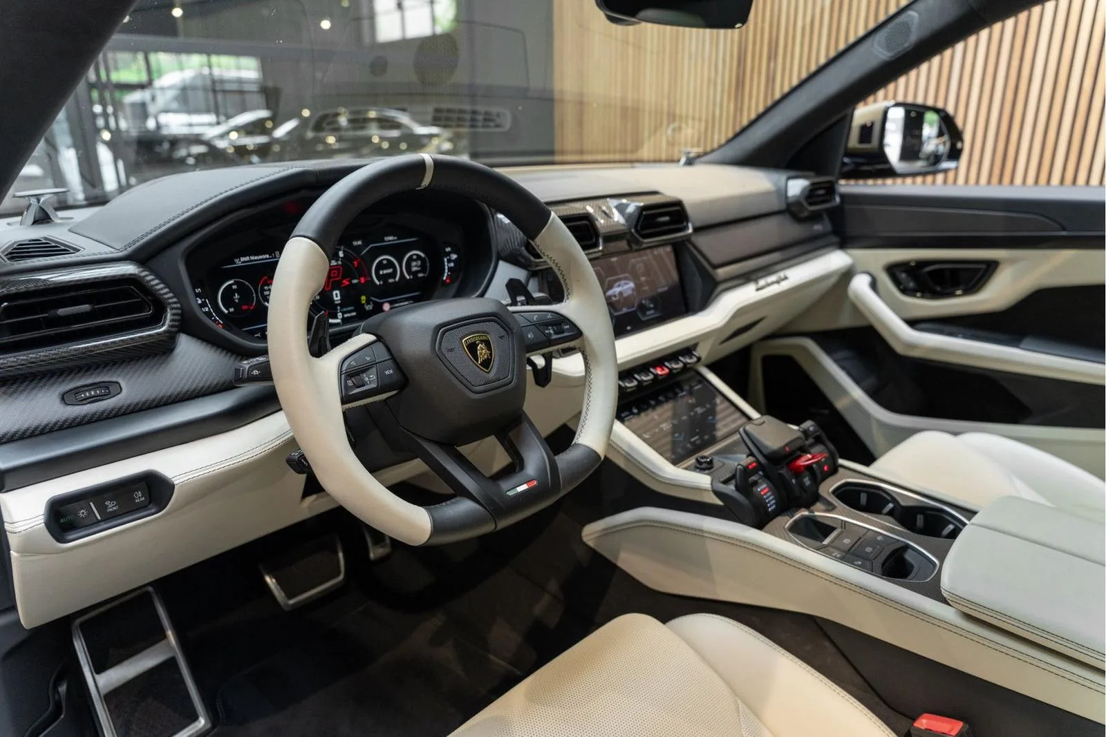 2025 Lamborghini Urus SE, 6/30