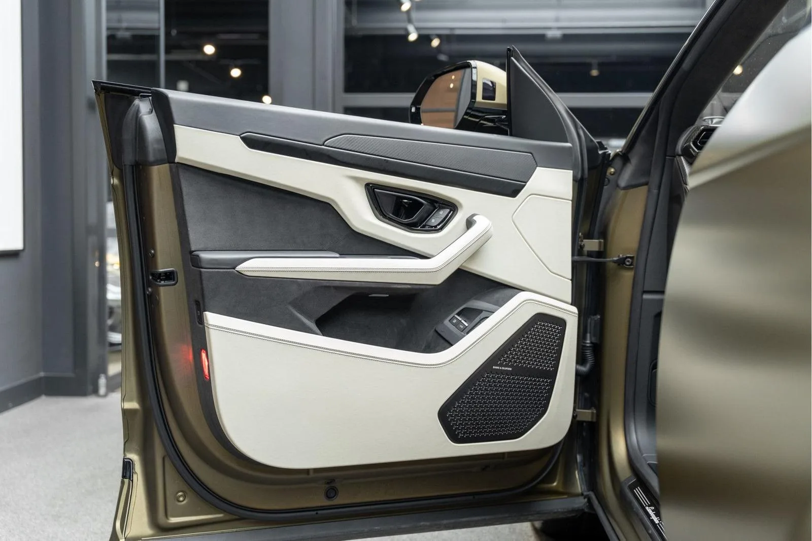 2025 Lamborghini Urus SE, 29/30