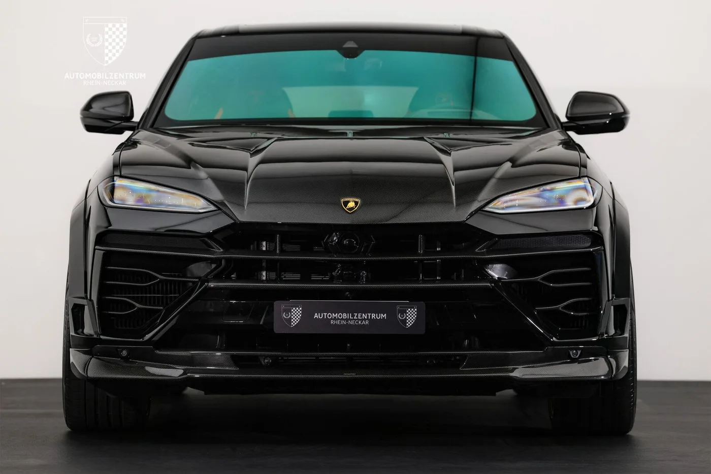 2025 Lamborghini Urus SE offered by a supercar dealer in Viernheim, Germany, photo 2 of 25