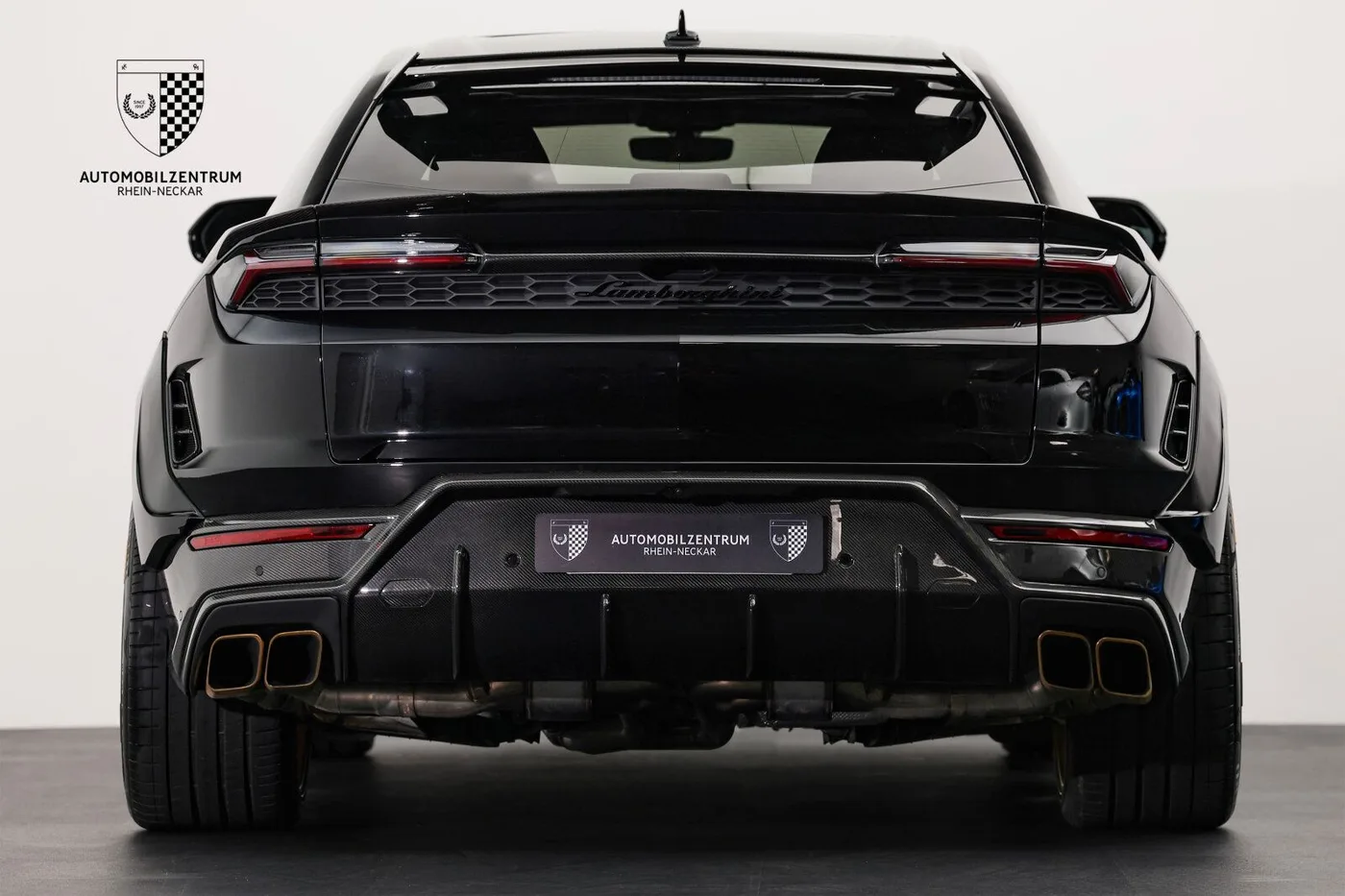 2025 Lamborghini Urus SE offered by a supercar dealer in Viernheim, Germany, photo 8 of 25