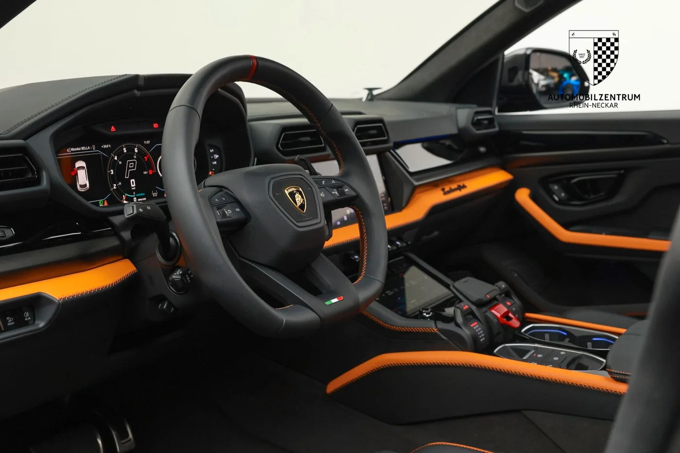 2025 Lamborghini Urus SE offered by a supercar dealer in Viernheim, Germany, photo 11 of 25