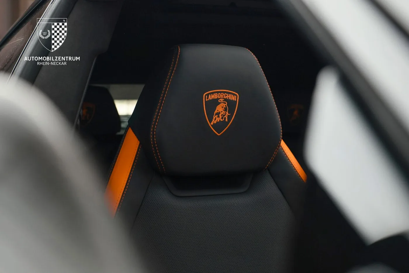 2025 Lamborghini Urus SE offered by a supercar dealer in Viernheim, Germany, photo 12 of 25