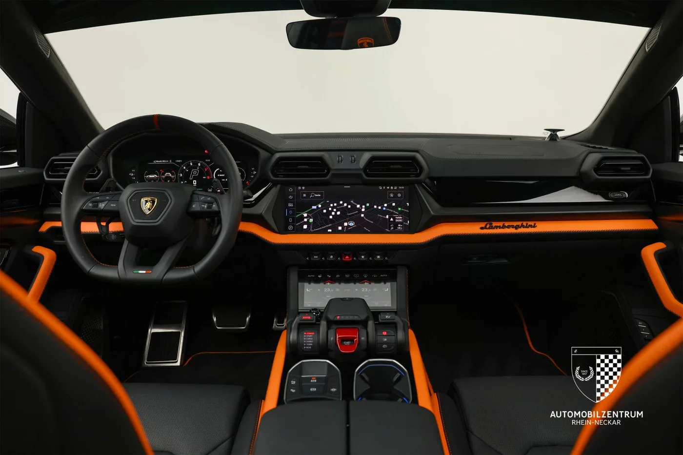 2025 Lamborghini Urus SE offered by a supercar dealer in Viernheim, Germany, photo 14 of 25