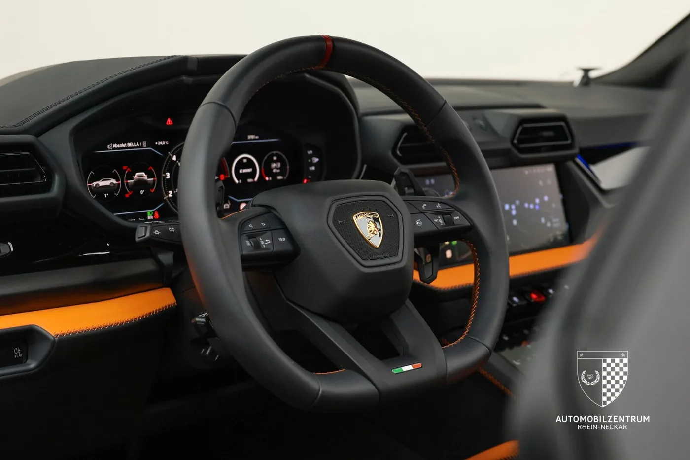 2025 Lamborghini Urus SE offered by a supercar dealer in Viernheim, Germany, photo 16 of 25