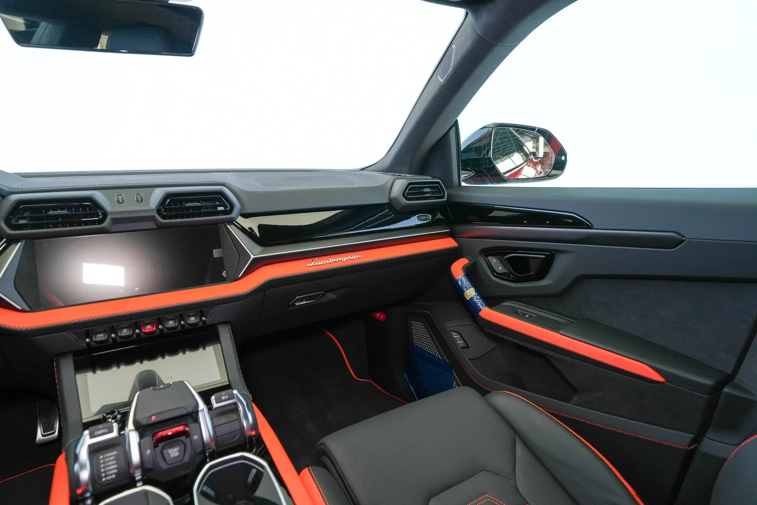 2025 Lamborghini Urus SE, 10/18