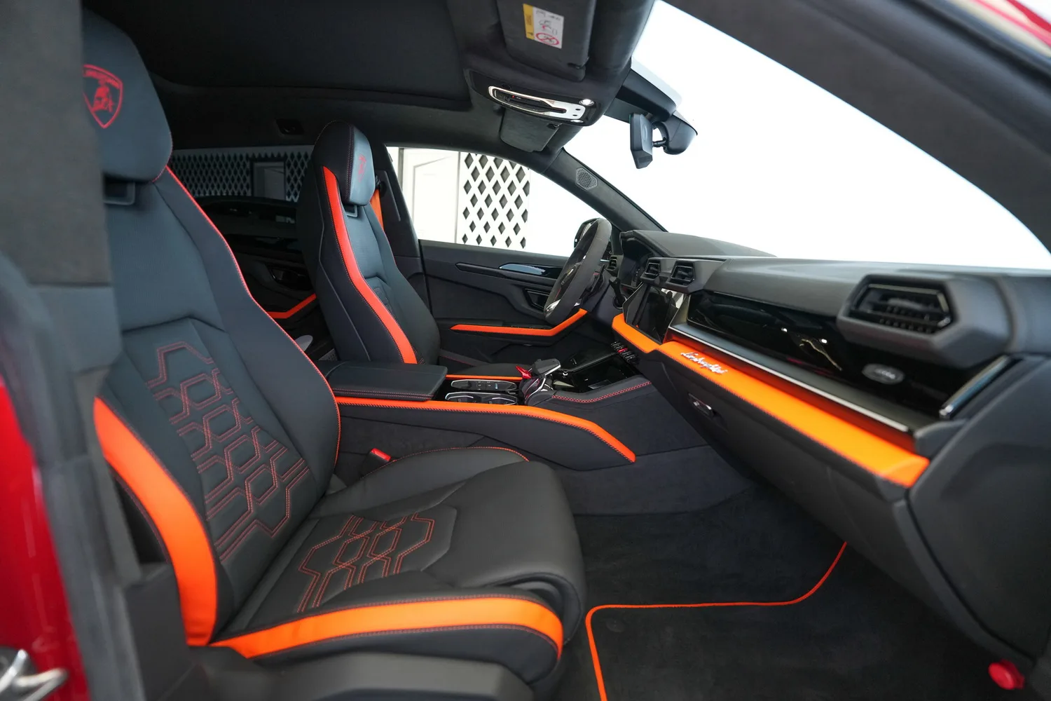 2025 Lamborghini Urus SE, 11/18