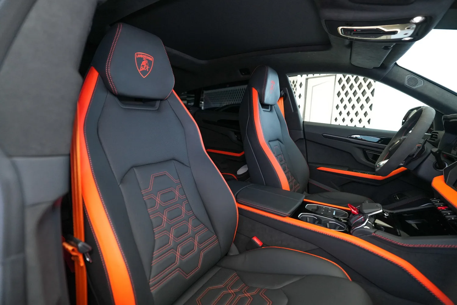 2025 Lamborghini Urus SE, 12/18