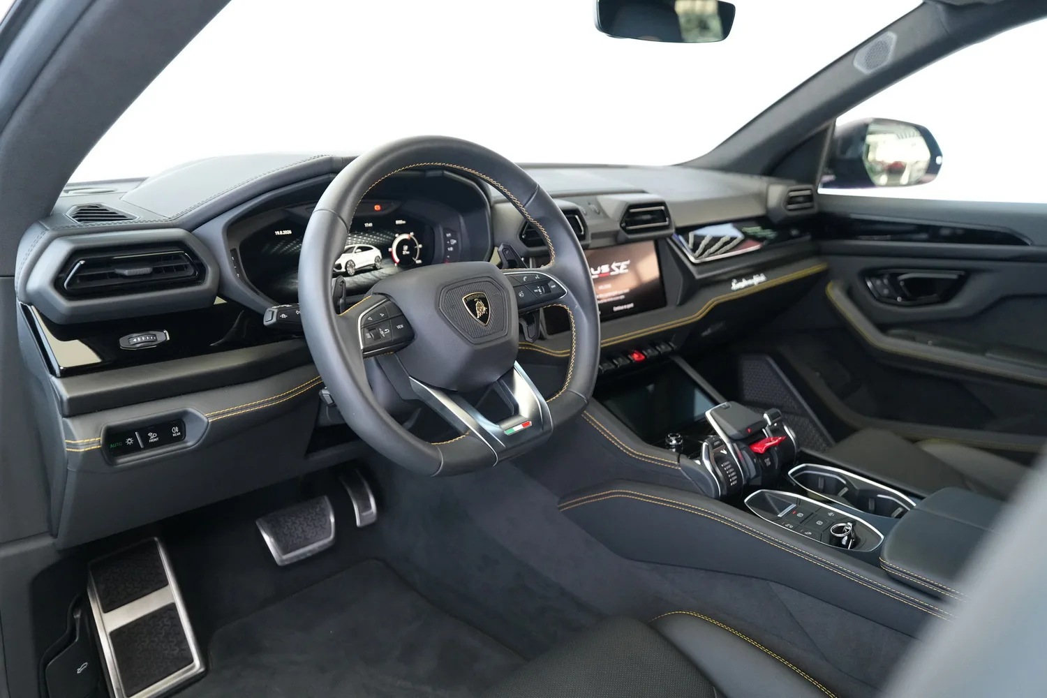 2025 Lamborghini Urus SE, 3/18