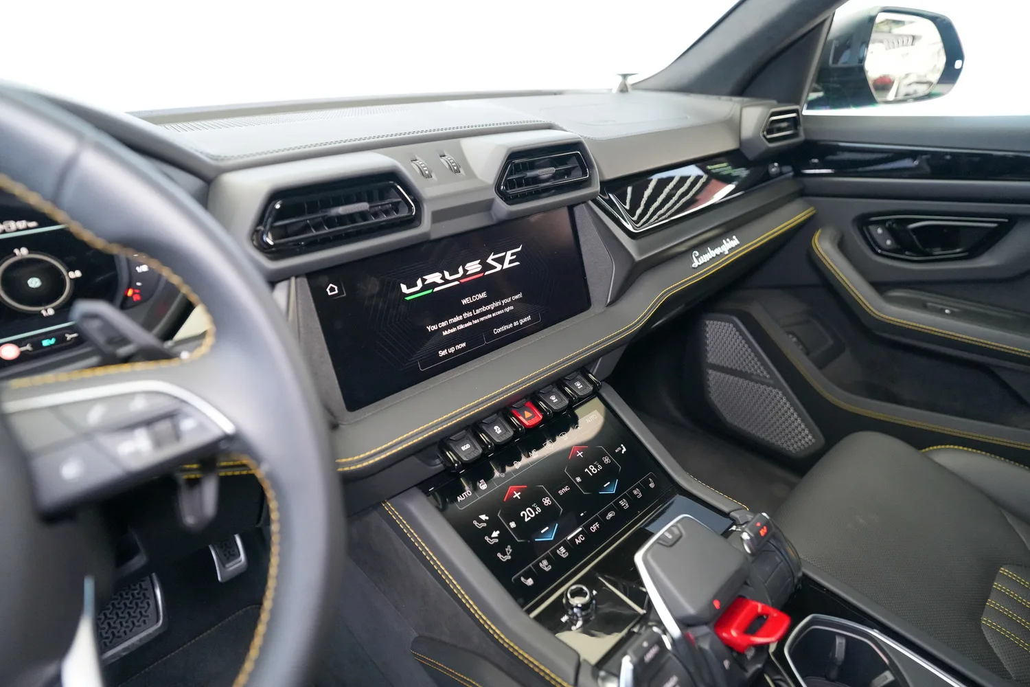 2025 Lamborghini Urus SE, 5/18