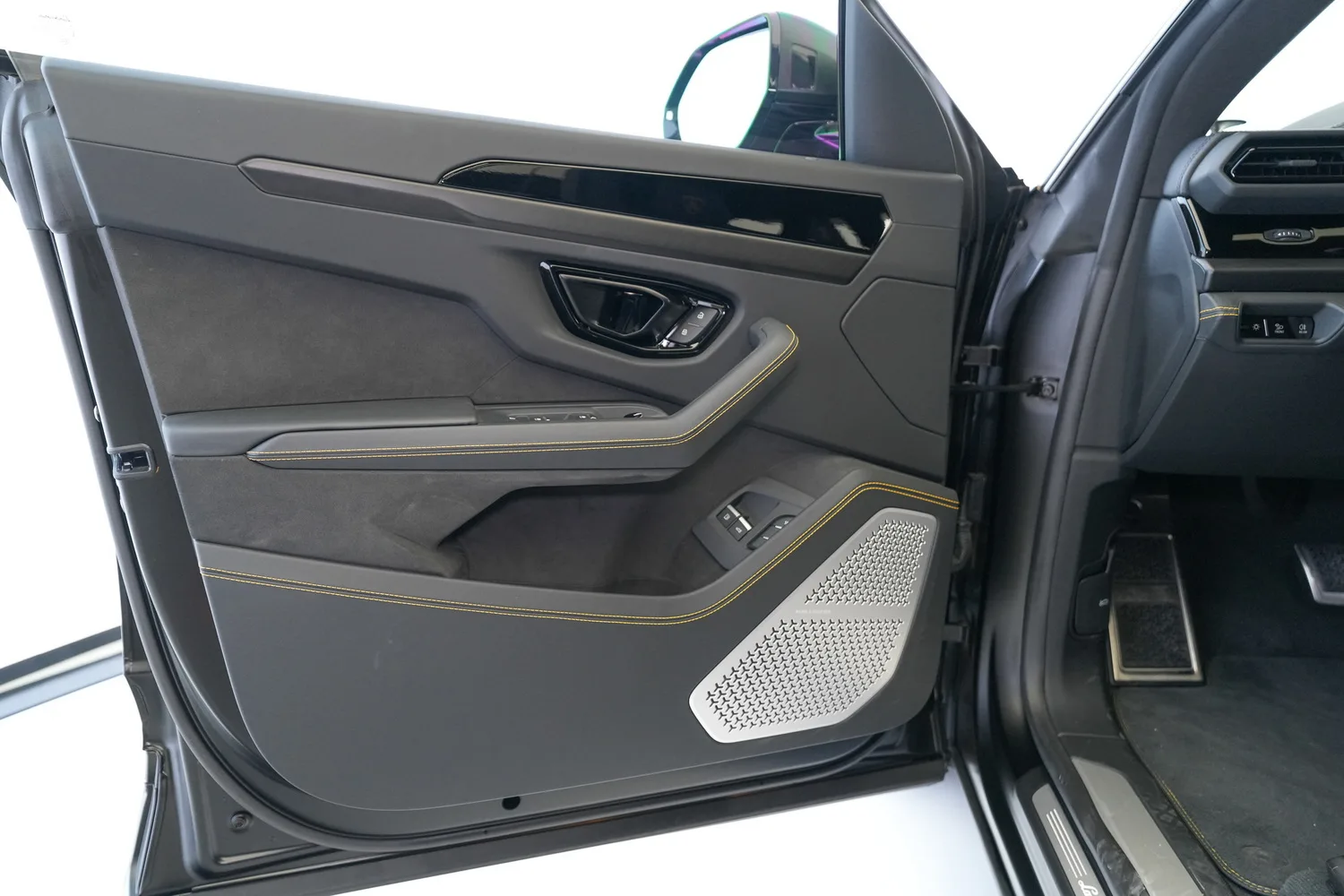 2025 Lamborghini Urus SE, 6/18