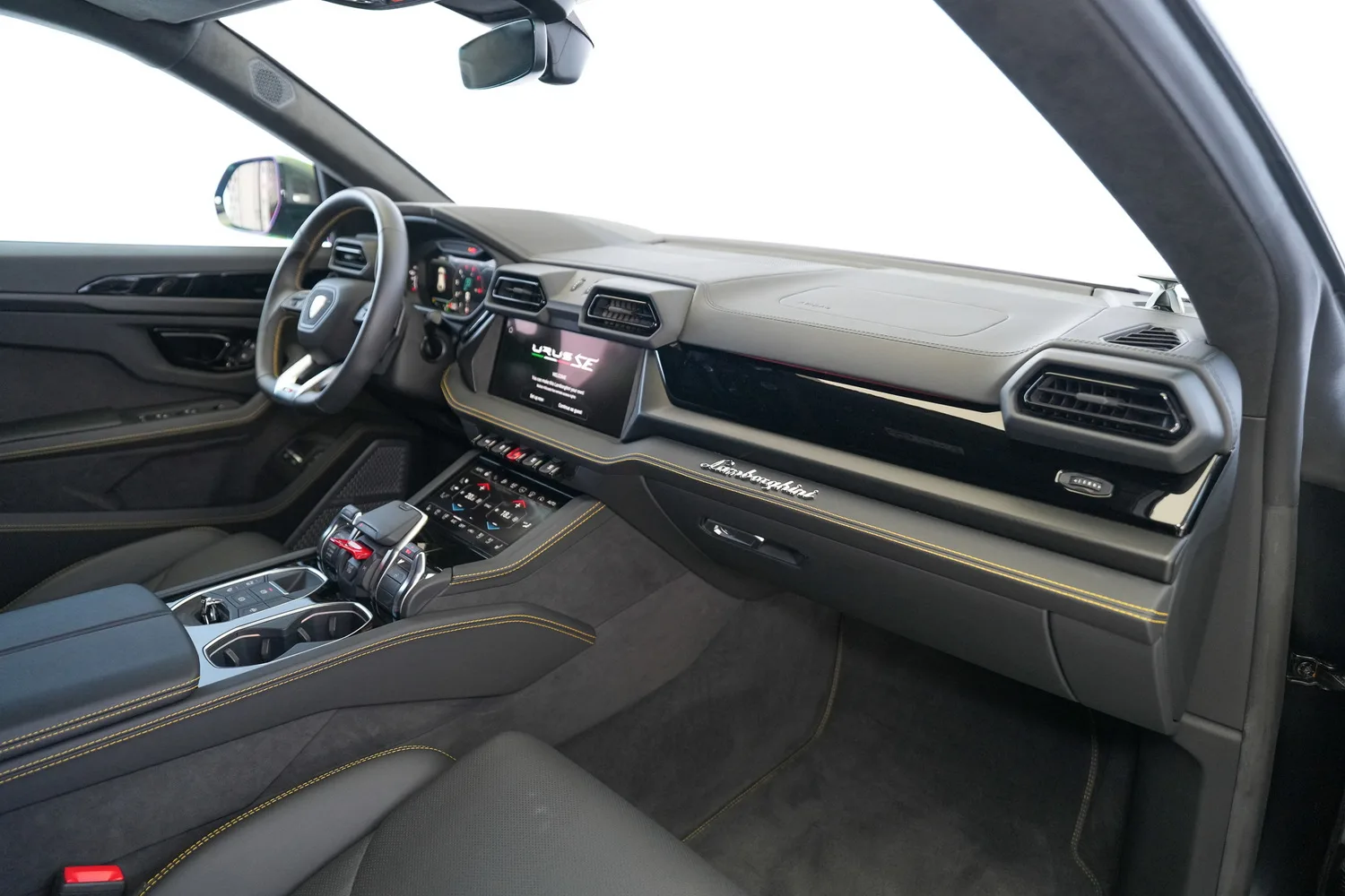2025 Lamborghini Urus SE, 7/18