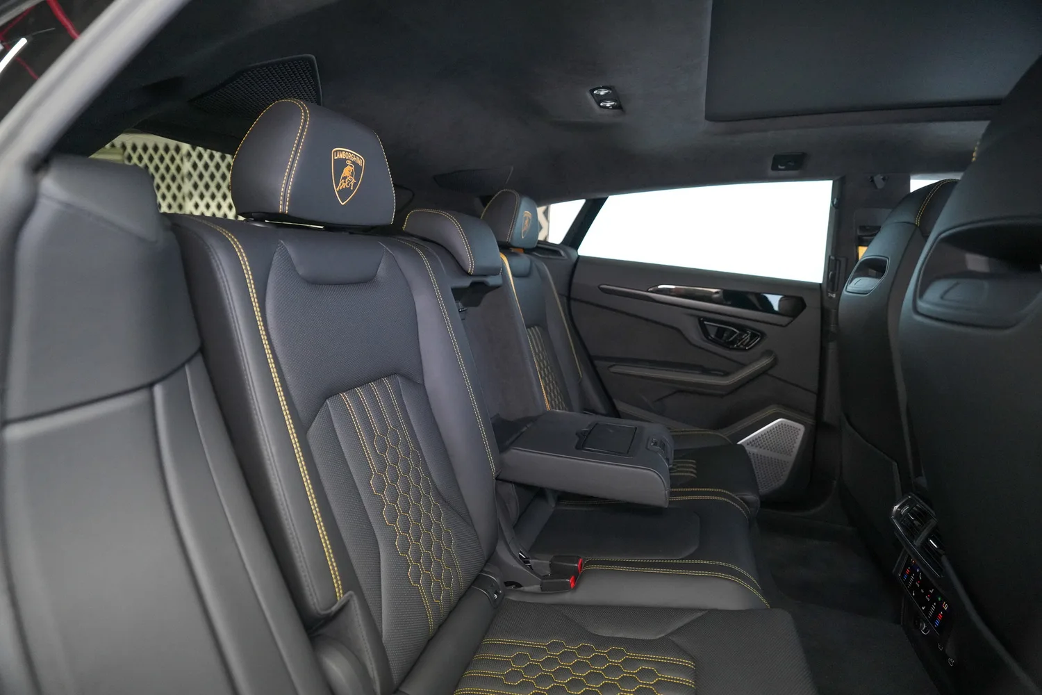 2025 Lamborghini Urus SE, 11/18