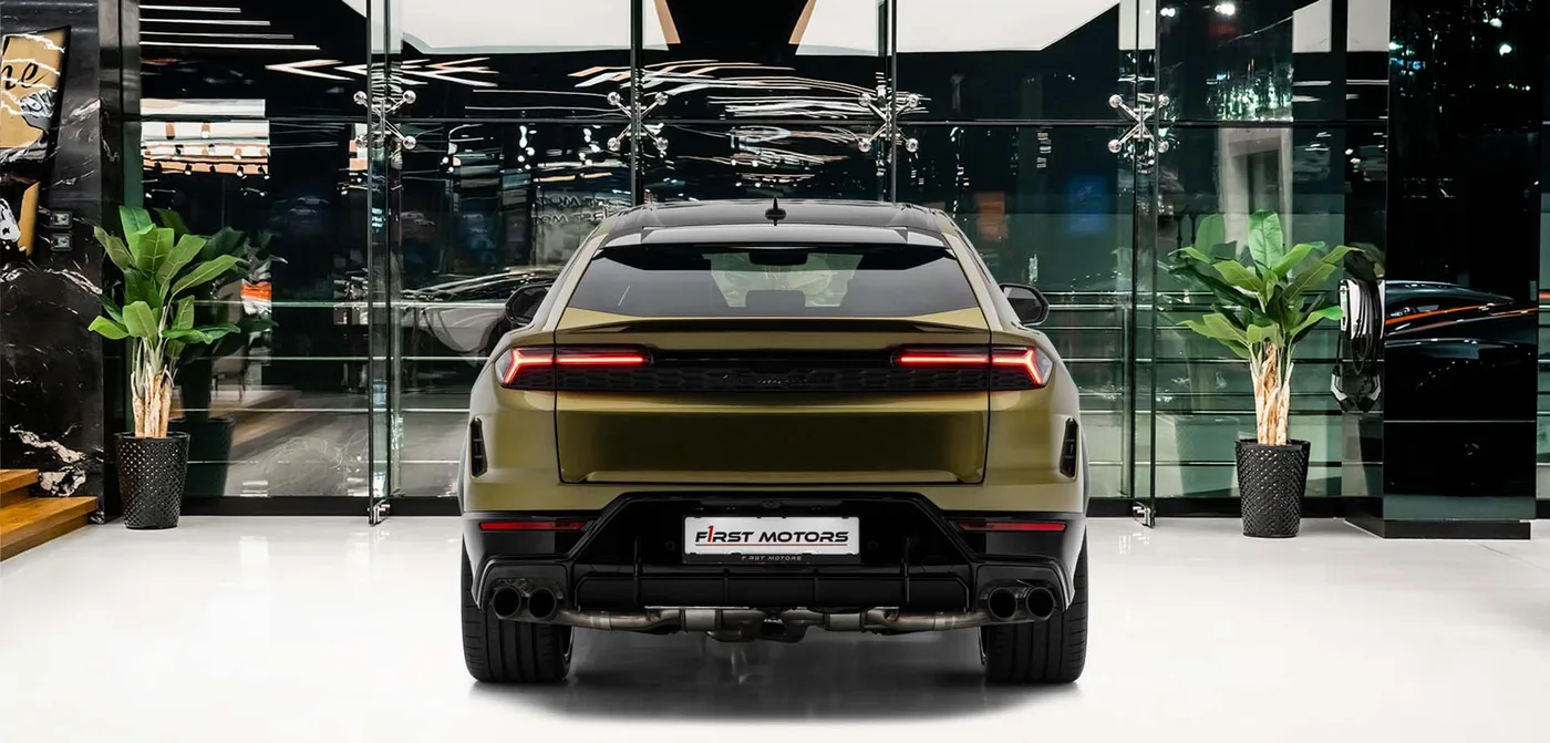 2025 Lamborghini Urus SE angeboten von einem Fachhändler in Dubai, Vereinigte Arabische Emirate, Außenansicht 4