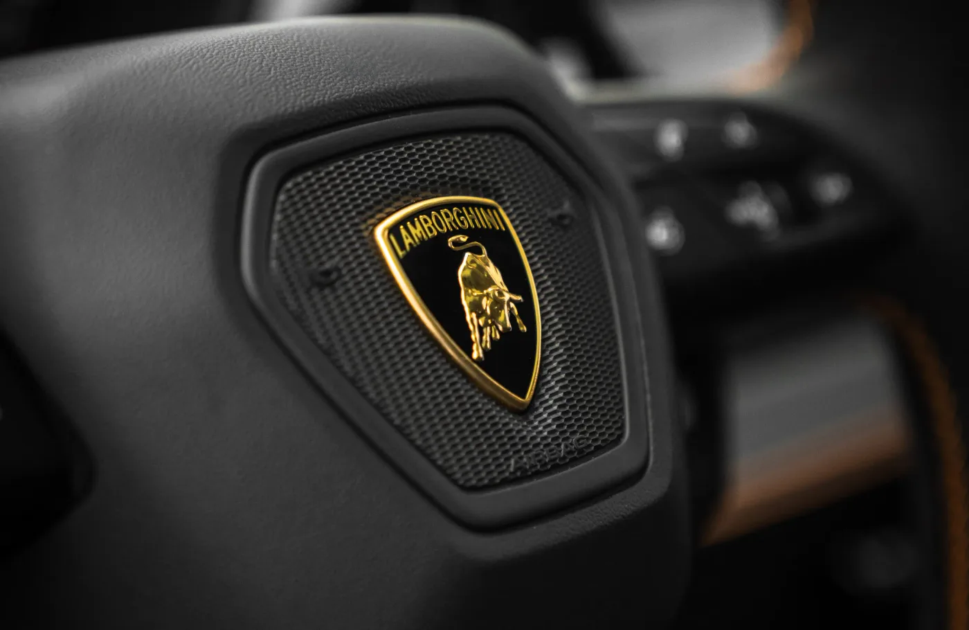 2025 Lamborghini Urus SE angeboten von einem Fachhändler in Dubai, Vereinigte Arabische Emirate, Foto 8 von 10
