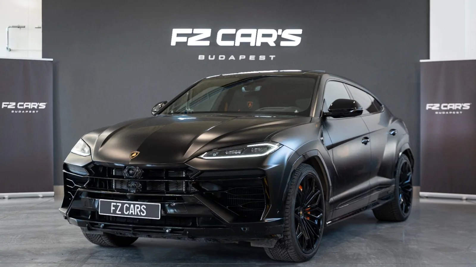 2025 Lamborghini Urus SE proposée par un concessionnaire spécialisé à Budapest, Hongrie, photo principale