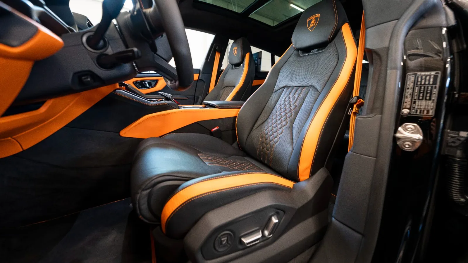 2025 Lamborghini Urus SE, 12/16
