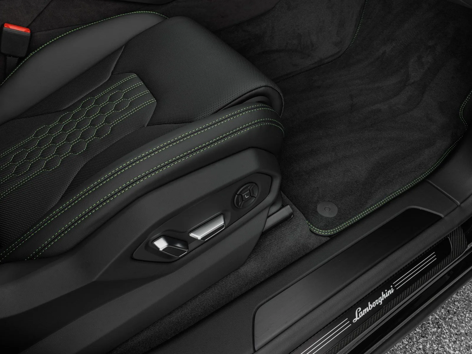 2025 Lamborghini Urus SE, 14/30