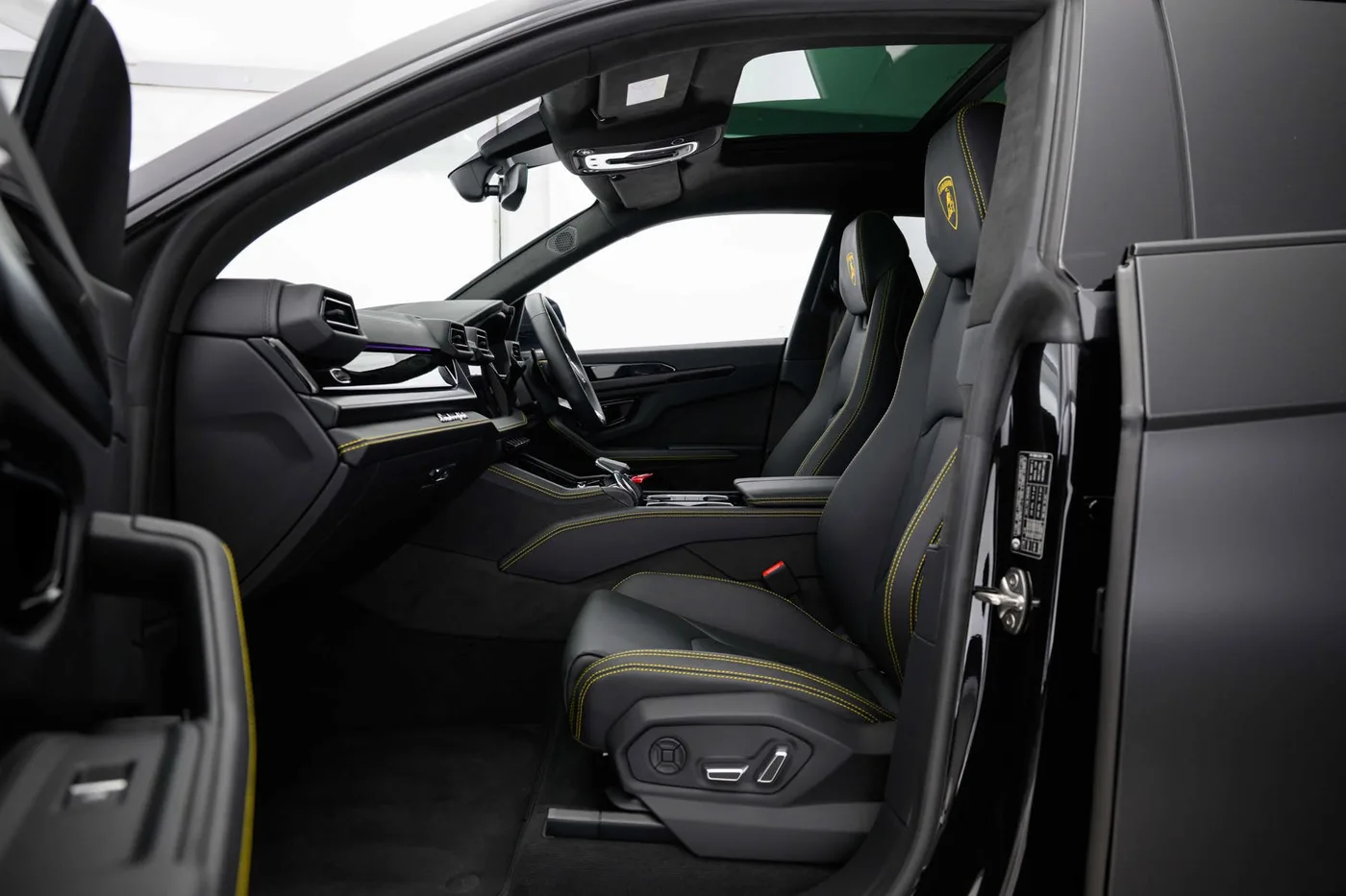 2025 Lamborghini Urus SE angeboten von einer Vertragshändlergruppe in Hatfield, Vereinigtes Königreich, Foto 6 von 20