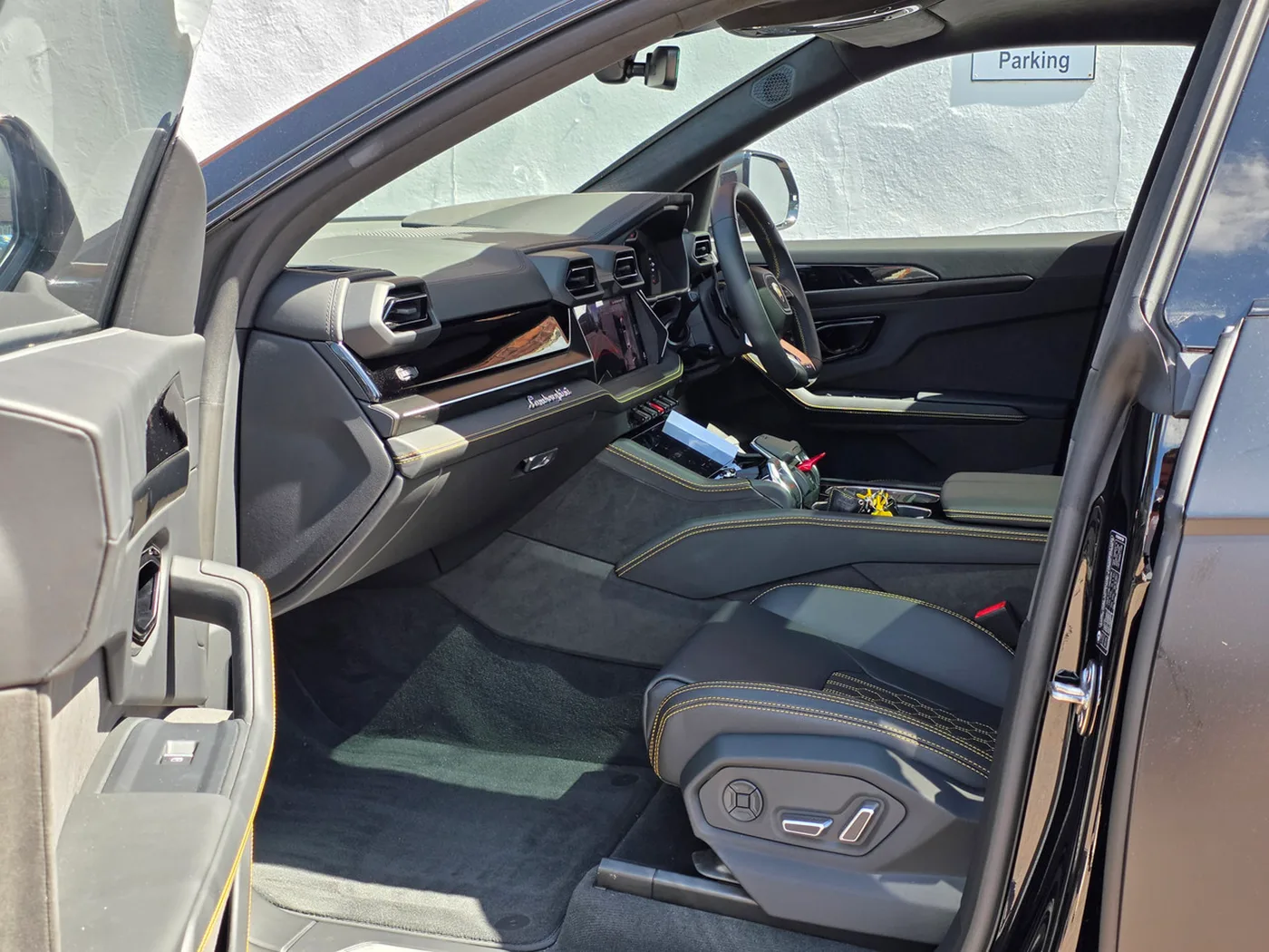 2025 Lamborghini Urus SE angeboten von einer Vertragshändlergruppe in Pangbourne, Vereinigtes Königreich, Foto 6 von 20