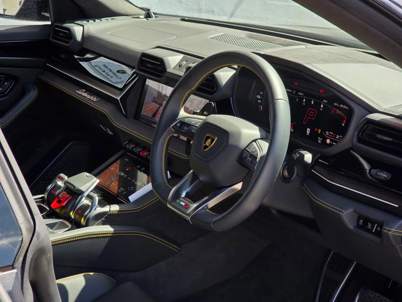 2025 Lamborghini Urus SE angeboten von einer Vertragshändlergruppe in Pangbourne, Vereinigtes Königreich, Foto 11 von 20