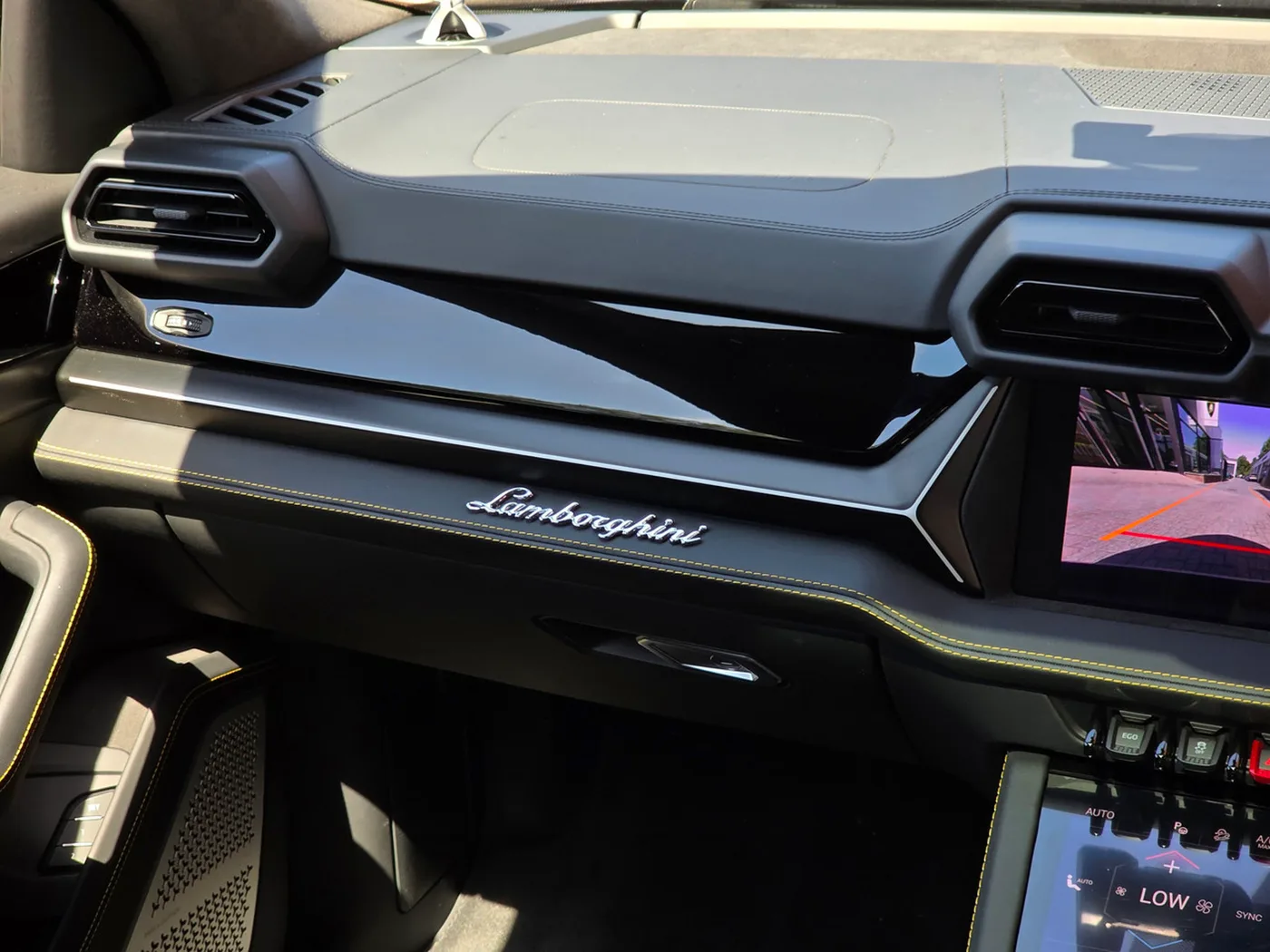 2025 Lamborghini Urus SE angeboten von einer Vertragshändlergruppe in Pangbourne, Vereinigtes Königreich, Foto 17 von 20