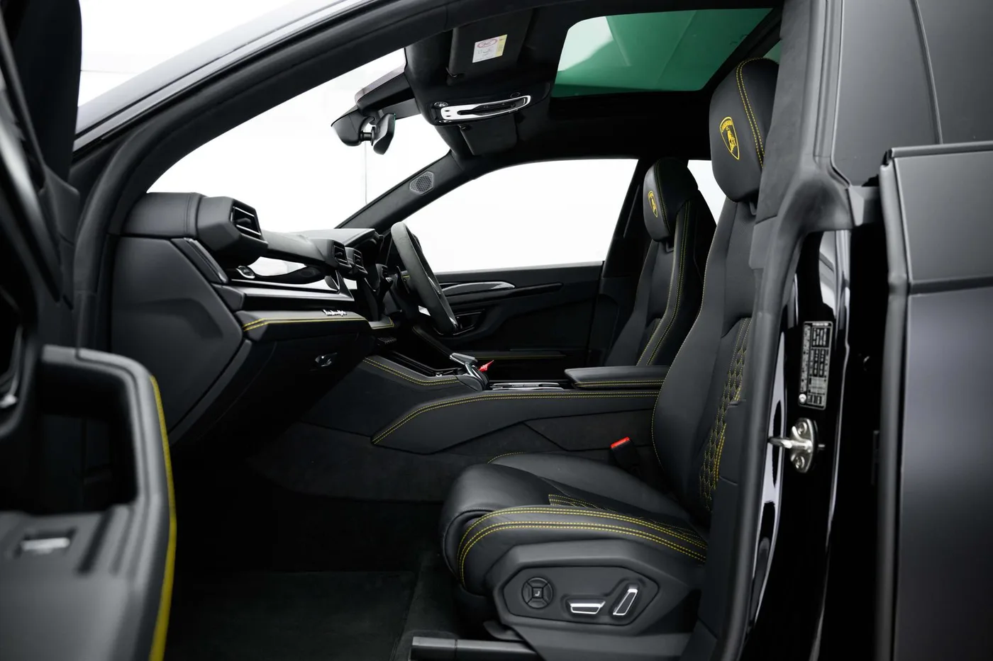 2025 Lamborghini Urus SE angeboten von einer Vertragshändlergruppe in Mayfair, Vereinigtes Königreich, Foto 6 von 20