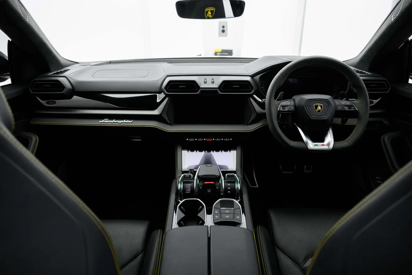 2025 Lamborghini Urus SE angeboten von einer Vertragshändlergruppe in Mayfair, Vereinigtes Königreich, Foto 16 von 20