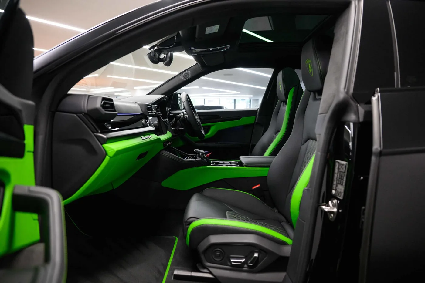 2025 Lamborghini Urus SE angeboten von einer Vertragshändlergruppe in London, Vereinigtes Königreich, Foto 6 von 20