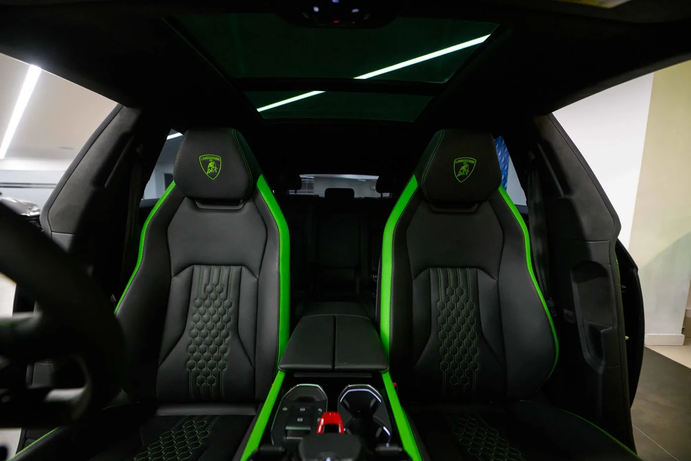 2025 Lamborghini Urus SE angeboten von einer Vertragshändlergruppe in London, Vereinigtes Königreich, Foto 7 von 20