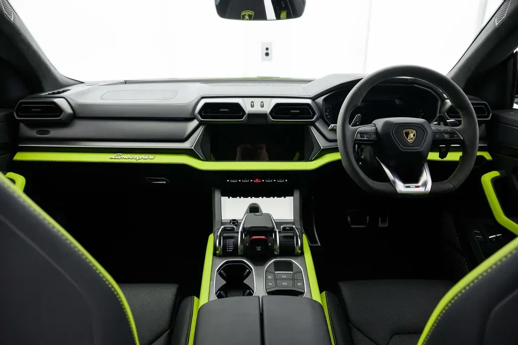 2025 Lamborghini Urus SE, 10/20