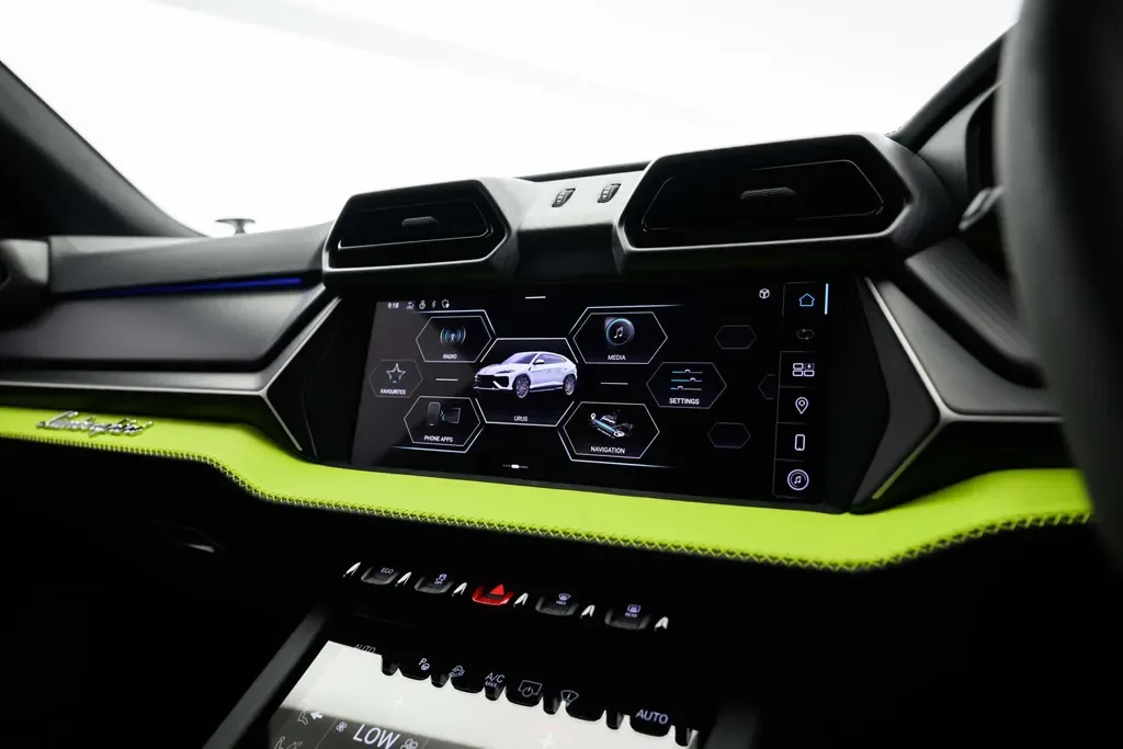 2025 Lamborghini Urus SE, 13/20