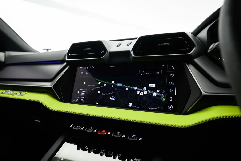 2025 Lamborghini Urus SE, 14/20